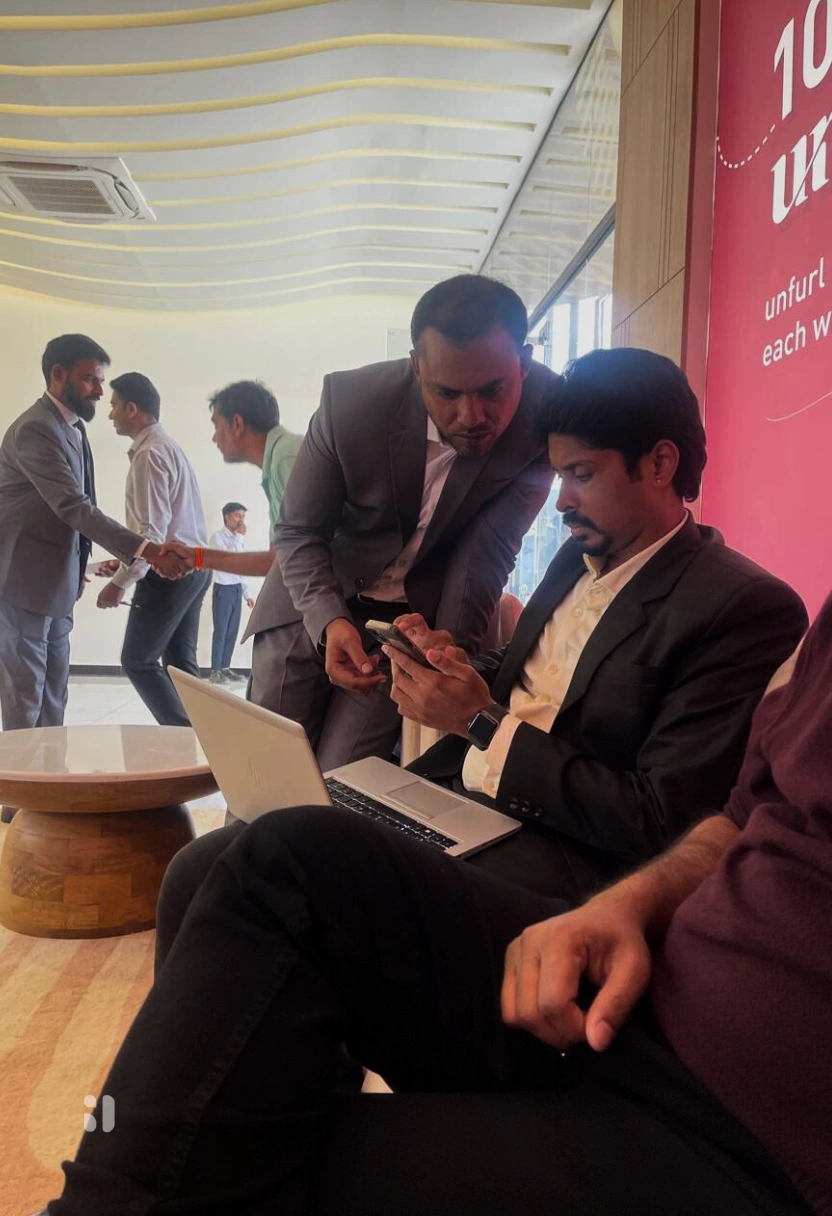 About features scroll big image